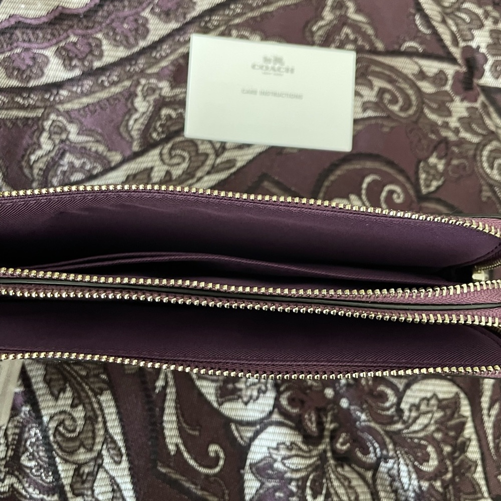 COACH Double Zip Signature wristlet Khaki and Berry purple NWT Retail 175 - Picture 4 of 14